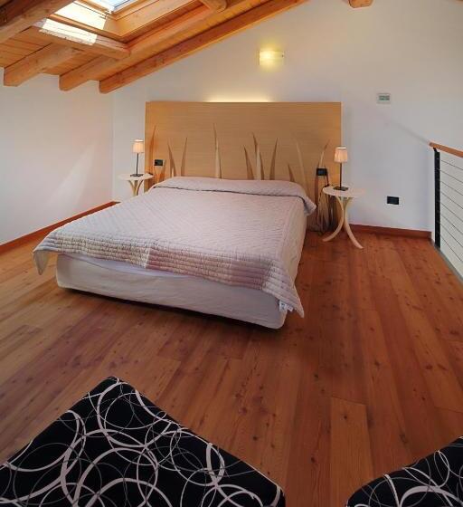 جناح, Il Milione Country