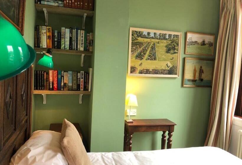 غرفة قياسية مطلّة علي الحديقة, The Royal Harbour