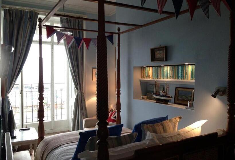 غرفة قياسية مطلّة علي البحر مزوَّدة بشُرفة, The Royal Harbour