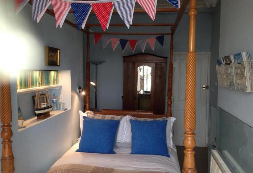 غرفة قياسية مطلّة علي البحر مزوَّدة بشُرفة, The Royal Harbour