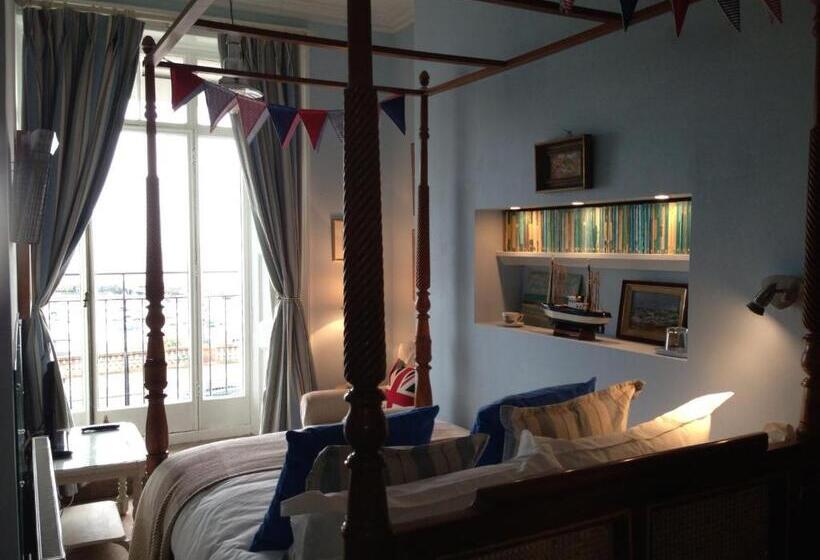 غرفة قياسية مطلّة علي البحر مزوَّدة بشُرفة, The Royal Harbour