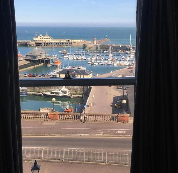 غرفة قياسية فردية مطلة علي البحر, The Royal Harbour