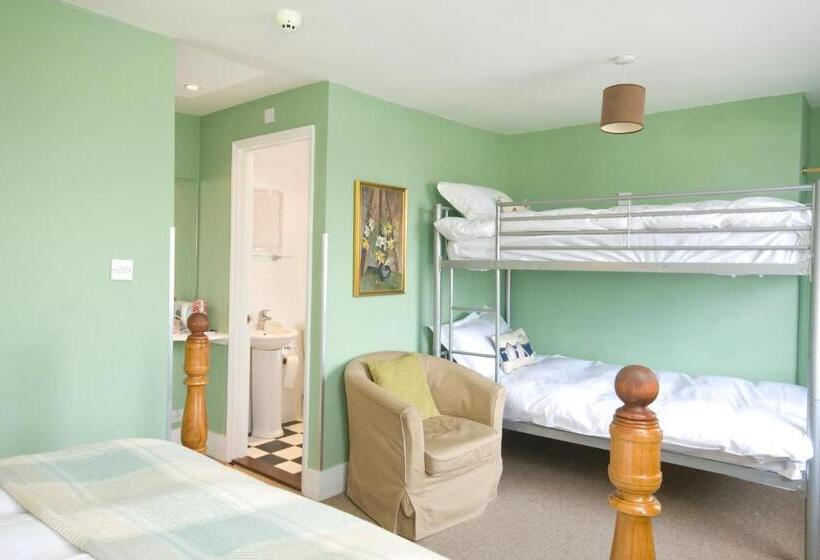 غرفة قياسية رباعية, The Royal Harbour