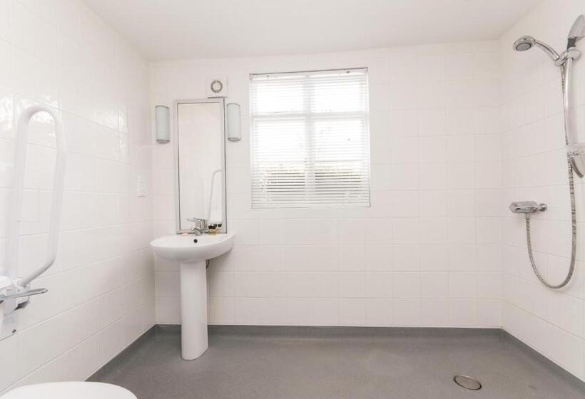 غرفة قياسية لذوى الاحتياجات الخاصة, The Royal Harbour