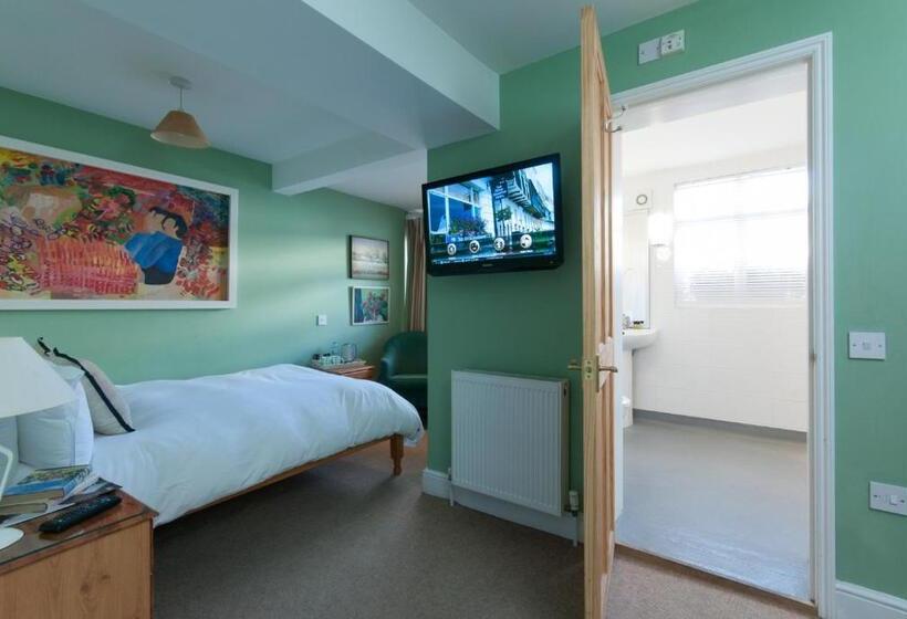 غرفة قياسية لذوى الاحتياجات الخاصة, The Royal Harbour