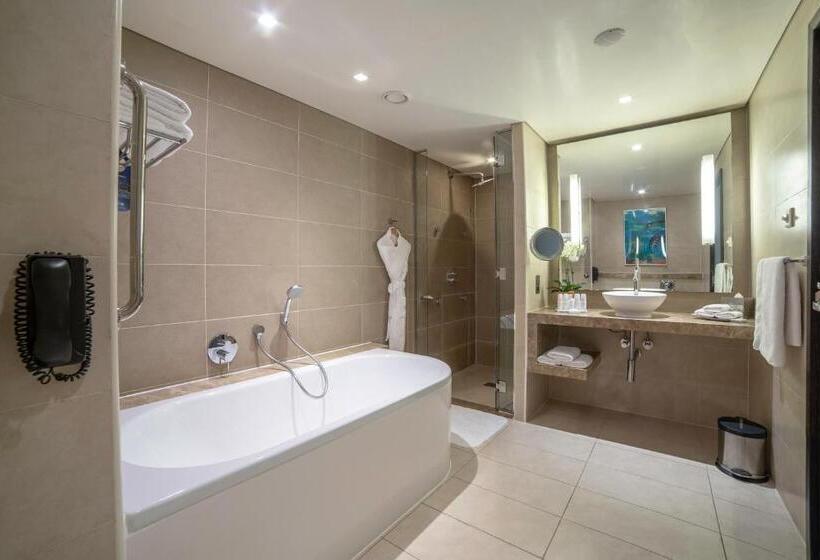 سوییت با چشمانداز دریا, Radisson Blu Hotel, Abu Dhabi Yas Island