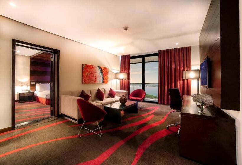 סוויטה נוף לים, Radisson Blu Hotel, Abu Dhabi Yas Island