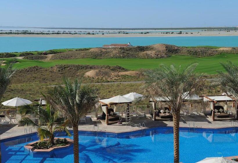 발코니가 있는 바다 전망 수피리어 룸, Radisson Blu Hotel, Abu Dhabi Yas Island