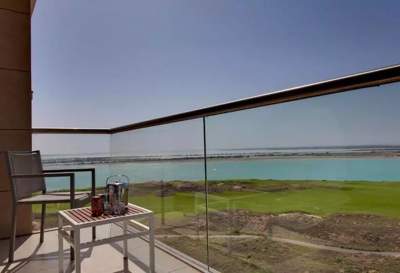バルコニーつきオーシャンビュースーペリアルーム, Yas Plaza Mangroves by IHG