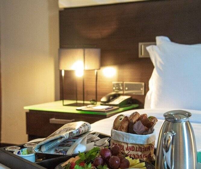 חדר סטנדרט נוף למגרש גולף, Radisson Blu Hotel, Abu Dhabi Yas Island