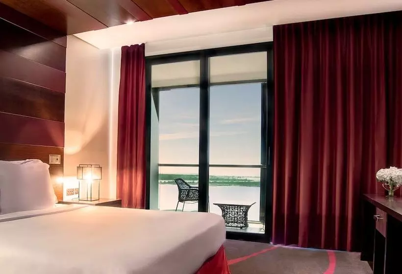 ゴルフビュースタンダードルーム, Yas Plaza Mangroves by IHG
