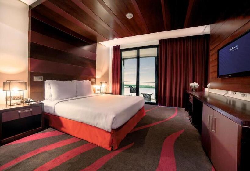 سوییت با چشمانداز دریا, Radisson Blu Hotel, Abu Dhabi Yas Island