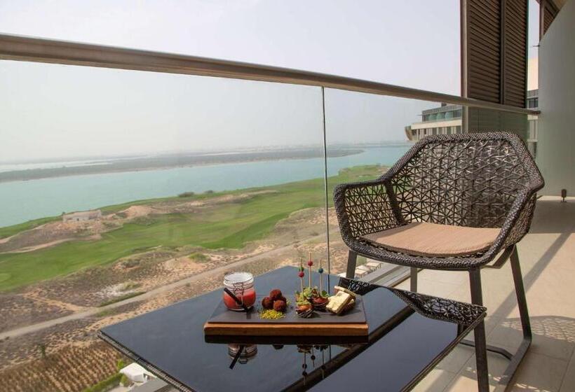 سوئیت دولوکس با چشمانداز, Radisson Blu Hotel, Abu Dhabi Yas Island