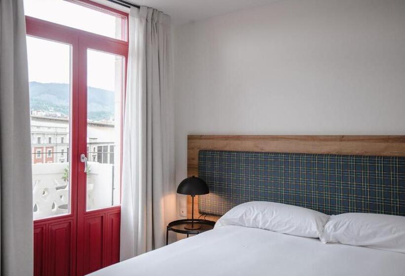 اتاق استاندارد, Latroupe La Granja