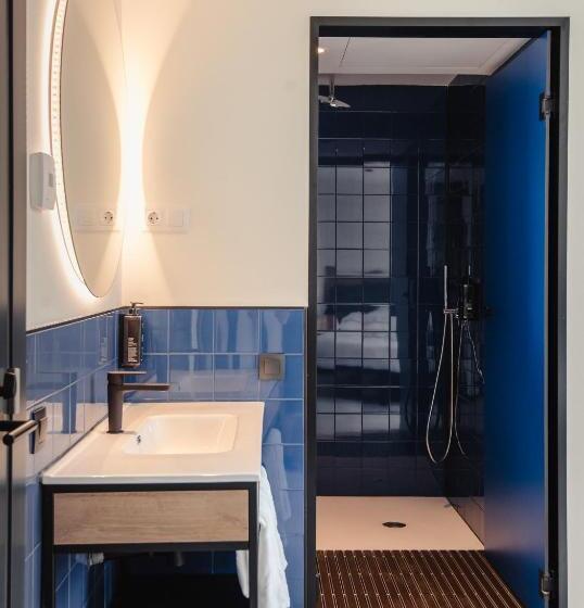 اتاق استاندارد, Latroupe La Granja