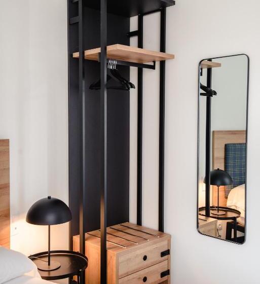 اتاق استاندارد, Latroupe La Granja