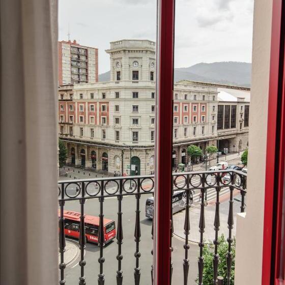 اتاق سوپریور خانوادگی, Latroupe La Granja