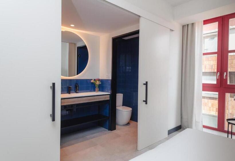 اتاق سوپریور خانوادگی, Latroupe La Granja