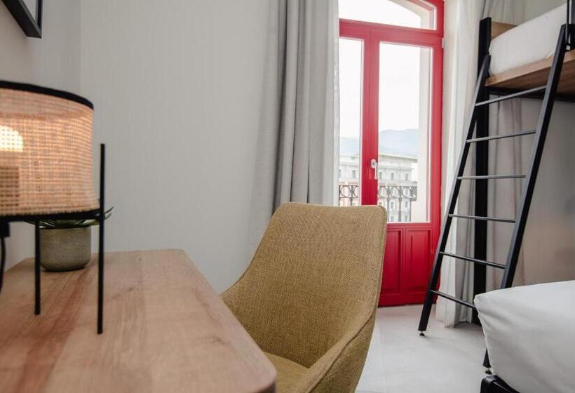 اتاق سوپریور خانوادگی, Latroupe La Granja