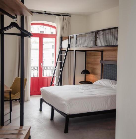 اتاق سوپریور خانوادگی, Latroupe La Granja