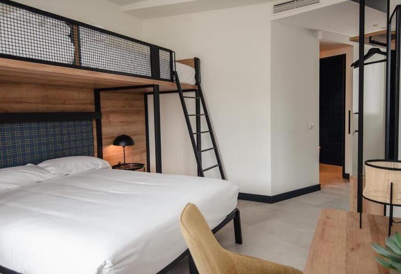 اتاق سوپریور خانوادگی, Latroupe La Granja