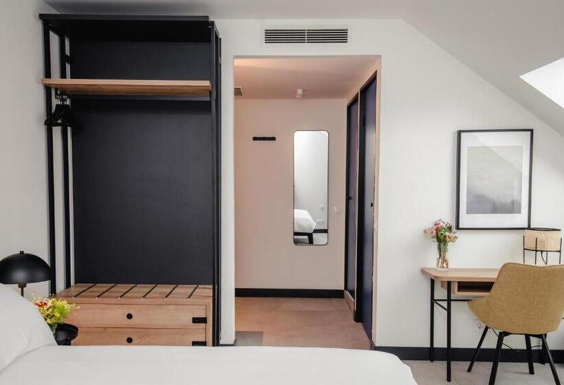 اتاق کلاسیک سه تخته, Latroupe La Granja