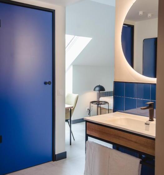 اتاق کلاسیک سه تخته, Latroupe La Granja