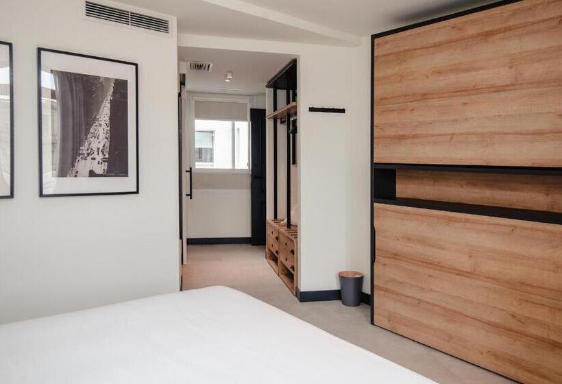 اتاق کلاسیک چهارنفره, Latroupe La Granja