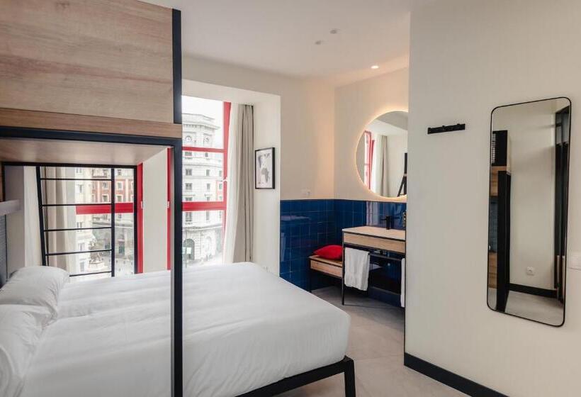 اتاق خانوادگی, Latroupe La Granja