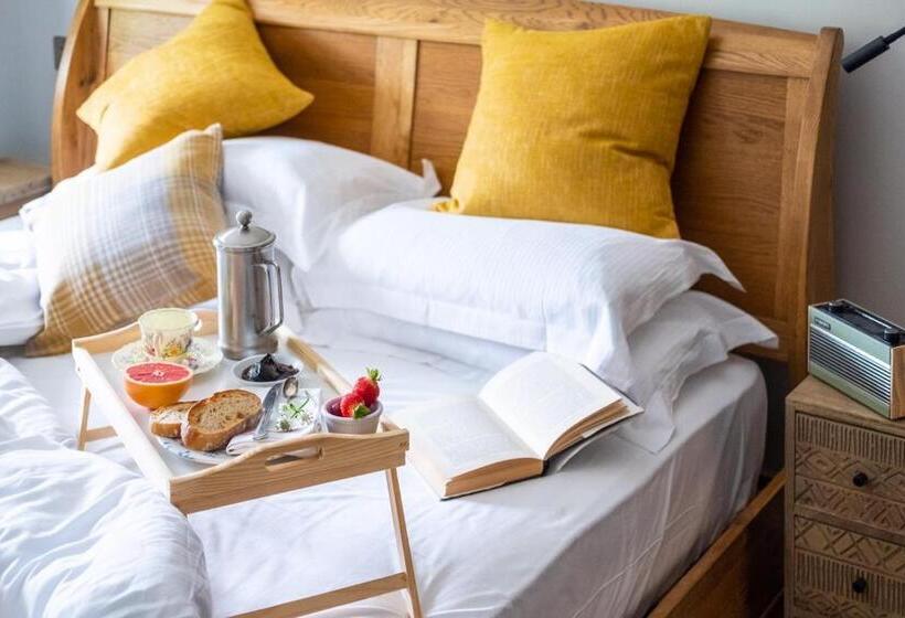 חדר סטנדרט, The Bell At Sapperton