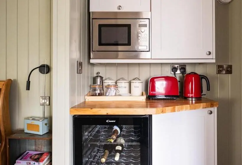 Sviitti, The Bell At Sapperton