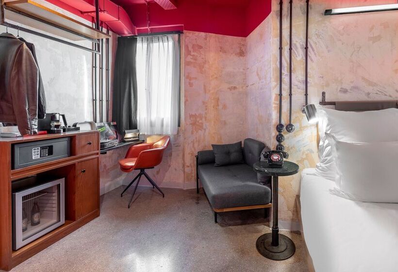 バルコニー付きスタンダードルーム, Dave Red Athens, A Member Of Brown Hotels