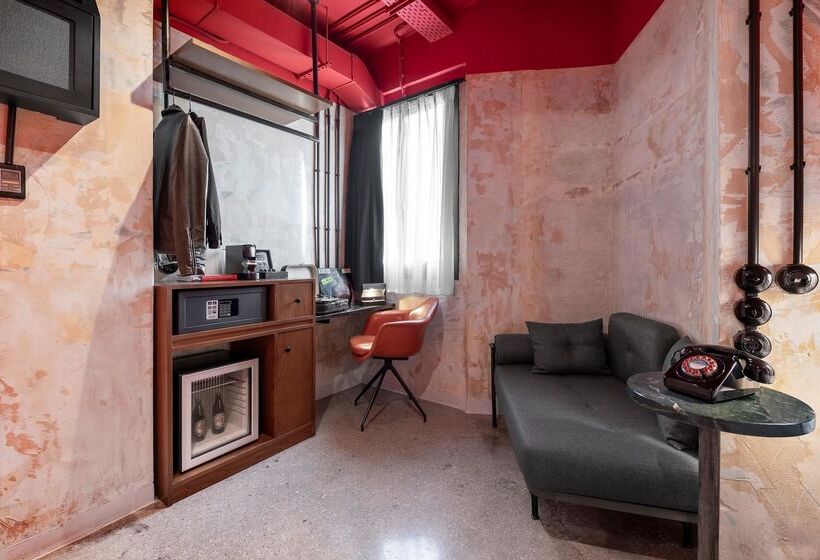 バルコニー付きスタンダードルーム, Dave Red Athens, A Member Of Brown Hotels