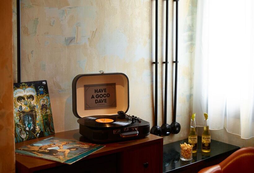 キングサイズベッドのスタンダードルーム, Dave Red Athens, A Member Of Brown Hotels