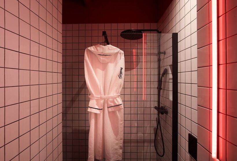 キングサイズベッドのスタンダードルーム, Dave Red Athens, A Member Of Brown Hotels