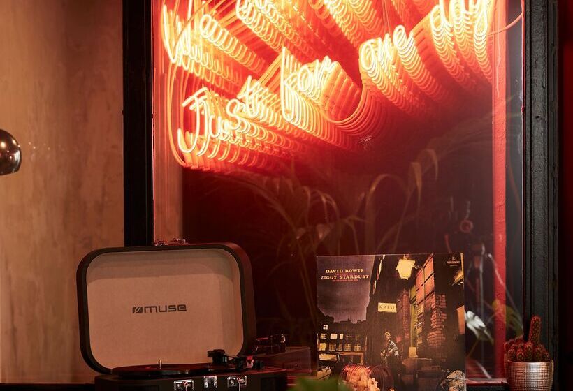 キングサイズベッドのスイートルーム, Dave Red Athens, A Member Of Brown Hotels