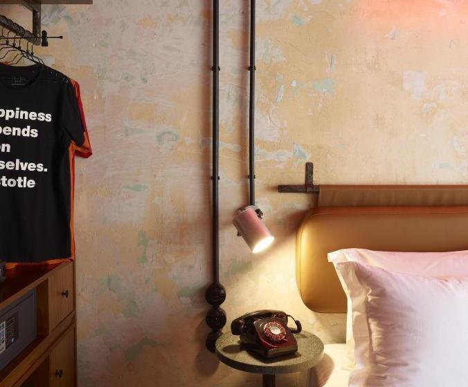 バルコニー付きスタンダードルーム, Dave Red Athens, A Member Of Brown Hotels