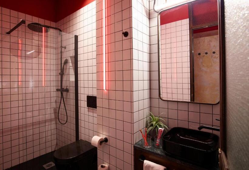 キングサイズベッドのスタンダードルーム, Dave Red Athens, A Member Of Brown Hotels