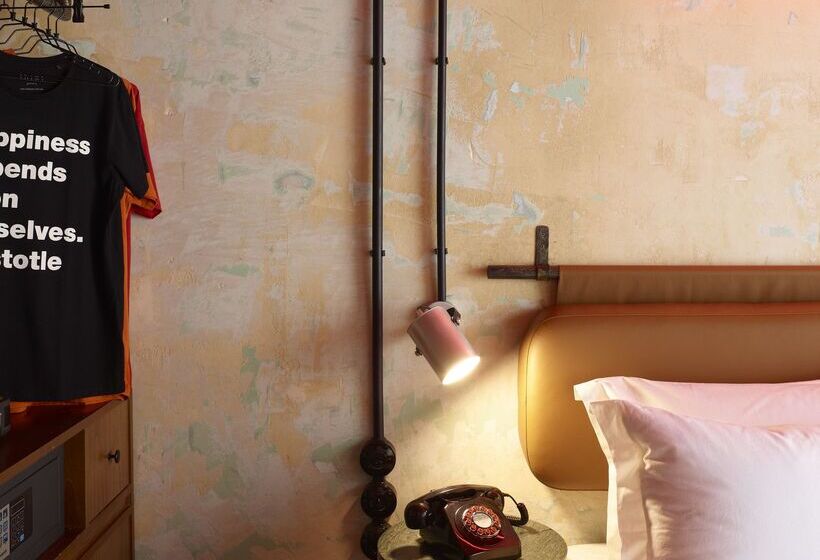 バルコニー付きスタンダードルーム, Dave Red Athens, A Member Of Brown Hotels