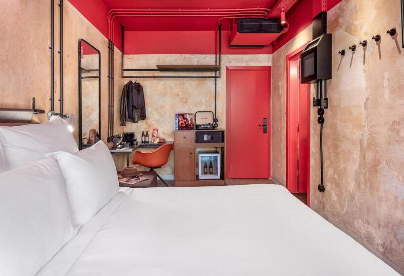 バルコニー付きスタンダードルーム, Dave Red Athens, A Member Of Brown Hotels