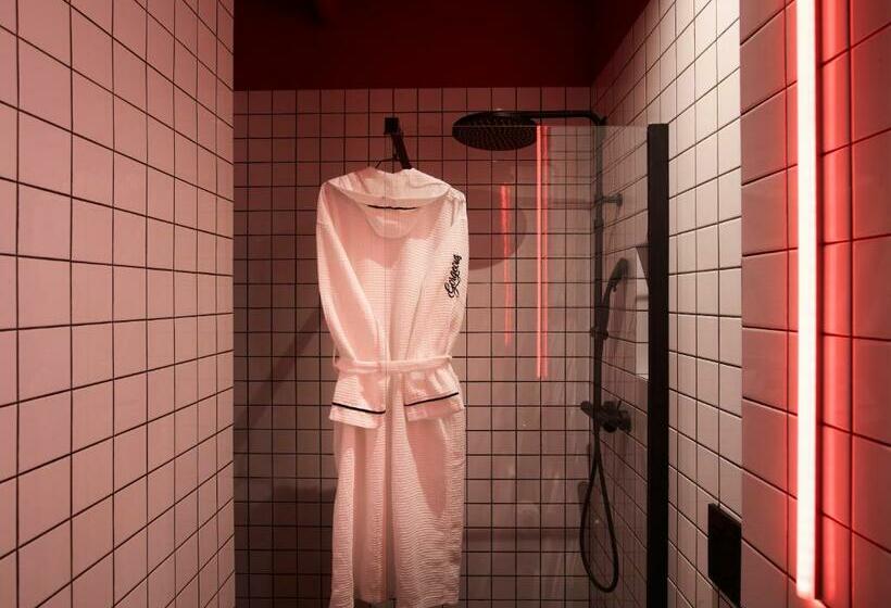 キングサイズベッドのスタンダードルーム, Dave Red Athens, A Member Of Brown Hotels