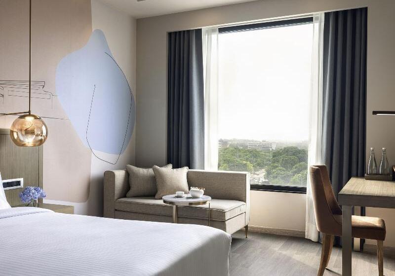 家庭间, Noor Boutique