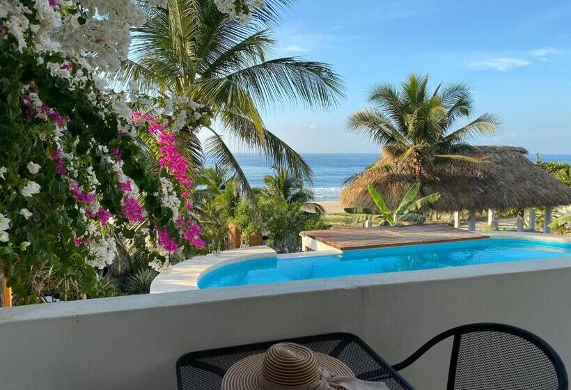 غرفة قياسية سرير كينج, Beachfront Paradise Boutique