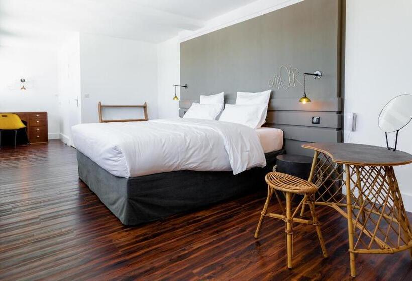 חדר דלוקס, Bateau Libre