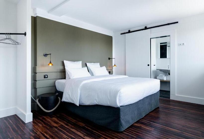 חדר דלוקס, Bateau Libre