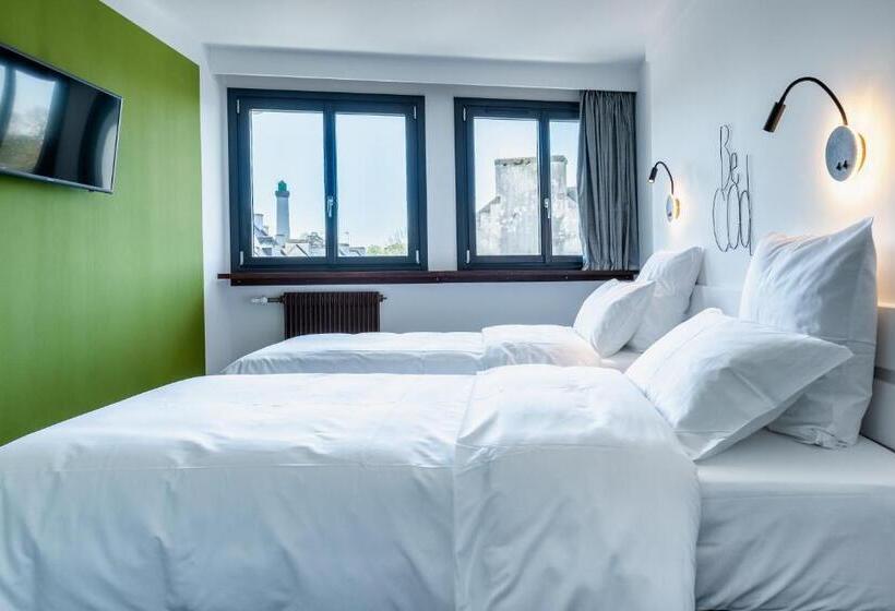 חדר משפחתי, Bateau Libre