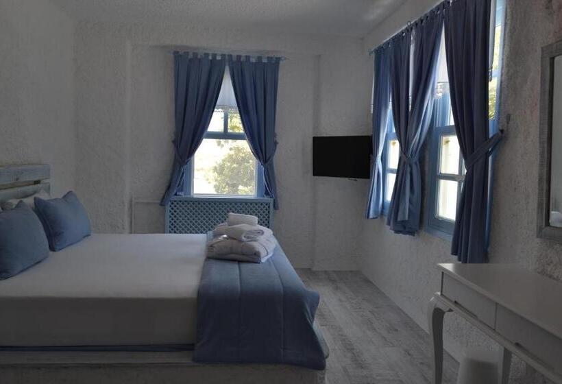 带阳台的三人标准间, Thea Butik Hotel & Restaurant