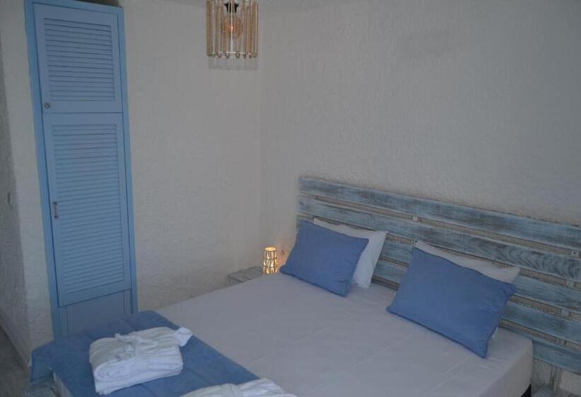 חדר סטנדרט לשלושה עם מרפסת, Thea Butik Hotel & Restaurant