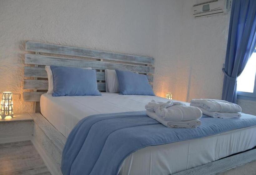 חדר סטנדרט לשלושה עם מרפסת, Thea Butik Hotel & Restaurant