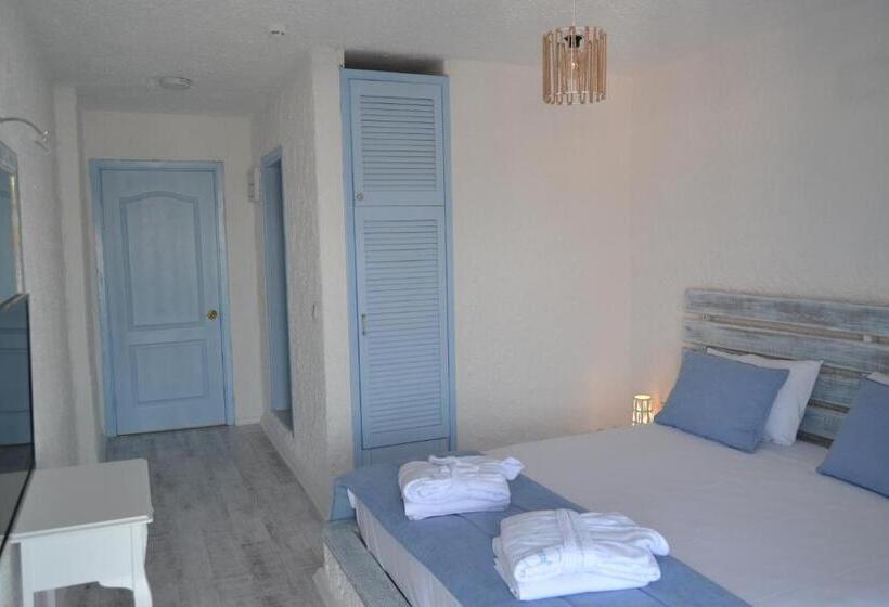 חדר סטנדרט לארבעה, Thea Butik Hotel & Restaurant